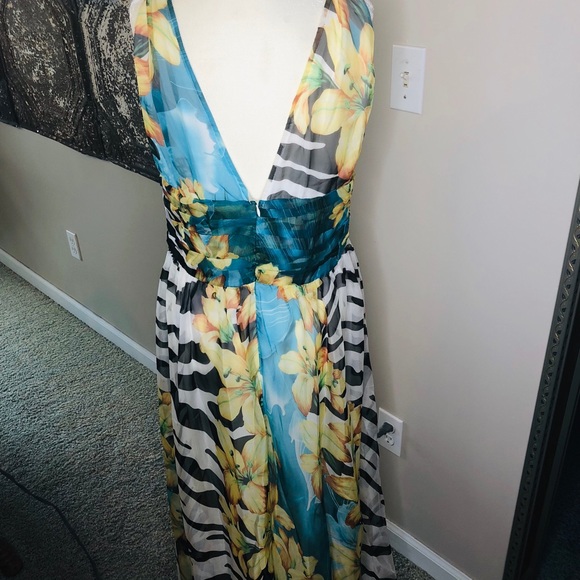 Dress - Picture 5 of 6